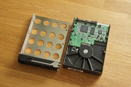 Good, sturdy tray. Also, good, sturdy hard disk drive.